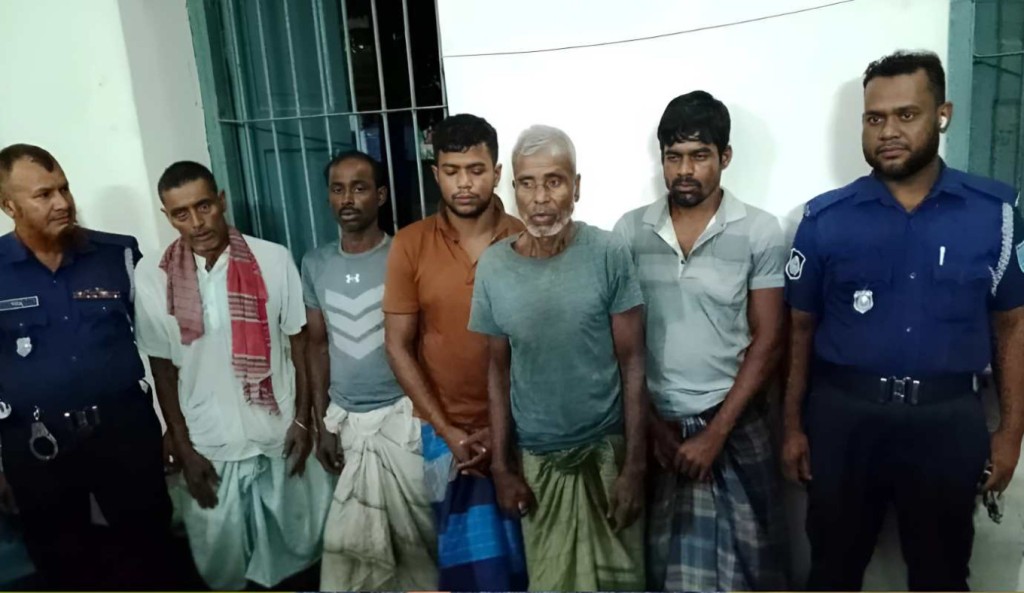 মাদারীপুরে উচ্চস্বরে গান বাজাতে নিষেধ করায় সেনা সদস্যের পা ভেঙে দিল দুর্বৃত্তরা 1751969522 মাদারীপুরে উচ্চস্বরে গান বাজাতে নিষেধ করায় সেনা সদস্যের পা ভেঙে দিল দুর্বৃত্তরা