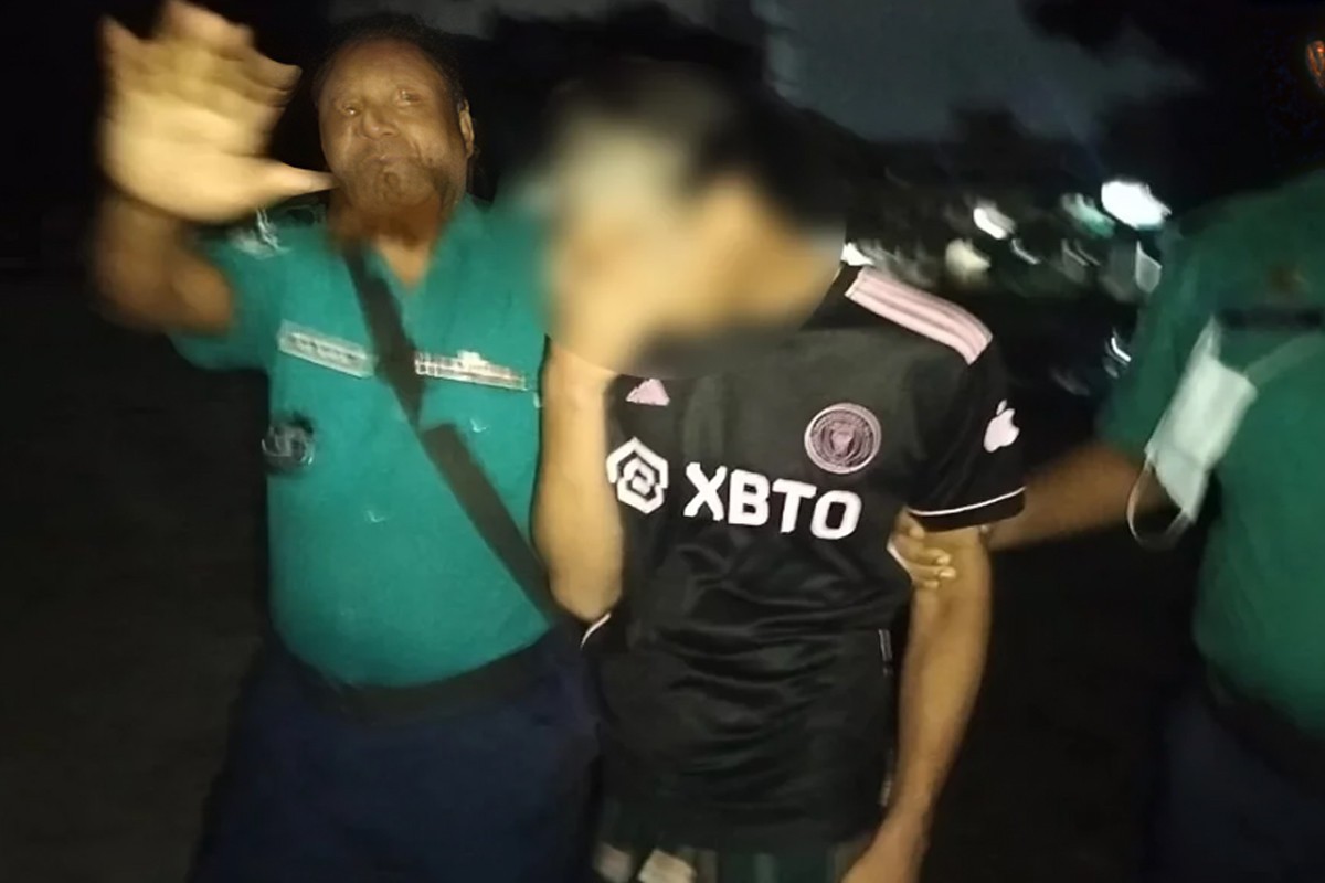 জুলাই নিয়ে মন্তব্য করায় মাদ্রাসা শিক্ষার্থীর চুল কেটে পুলিশে সোপর্দ