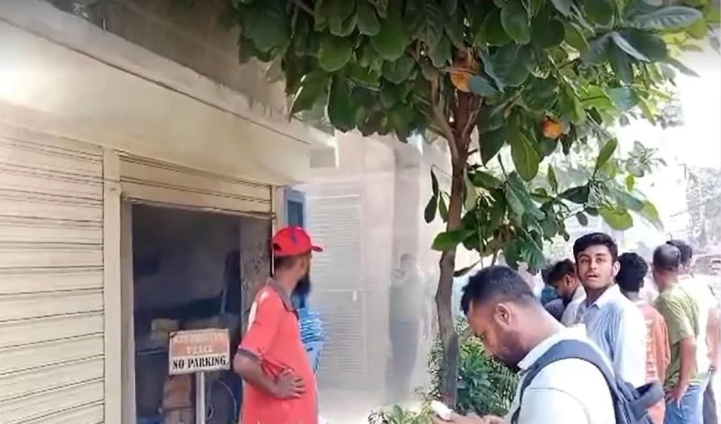 মিরপুরে কসমো স্কুলের জেনারেটর রুমে আগুন 1753256576 মিরপুরে কসমো স্কুলের জেনারেটর রুমে আগুন