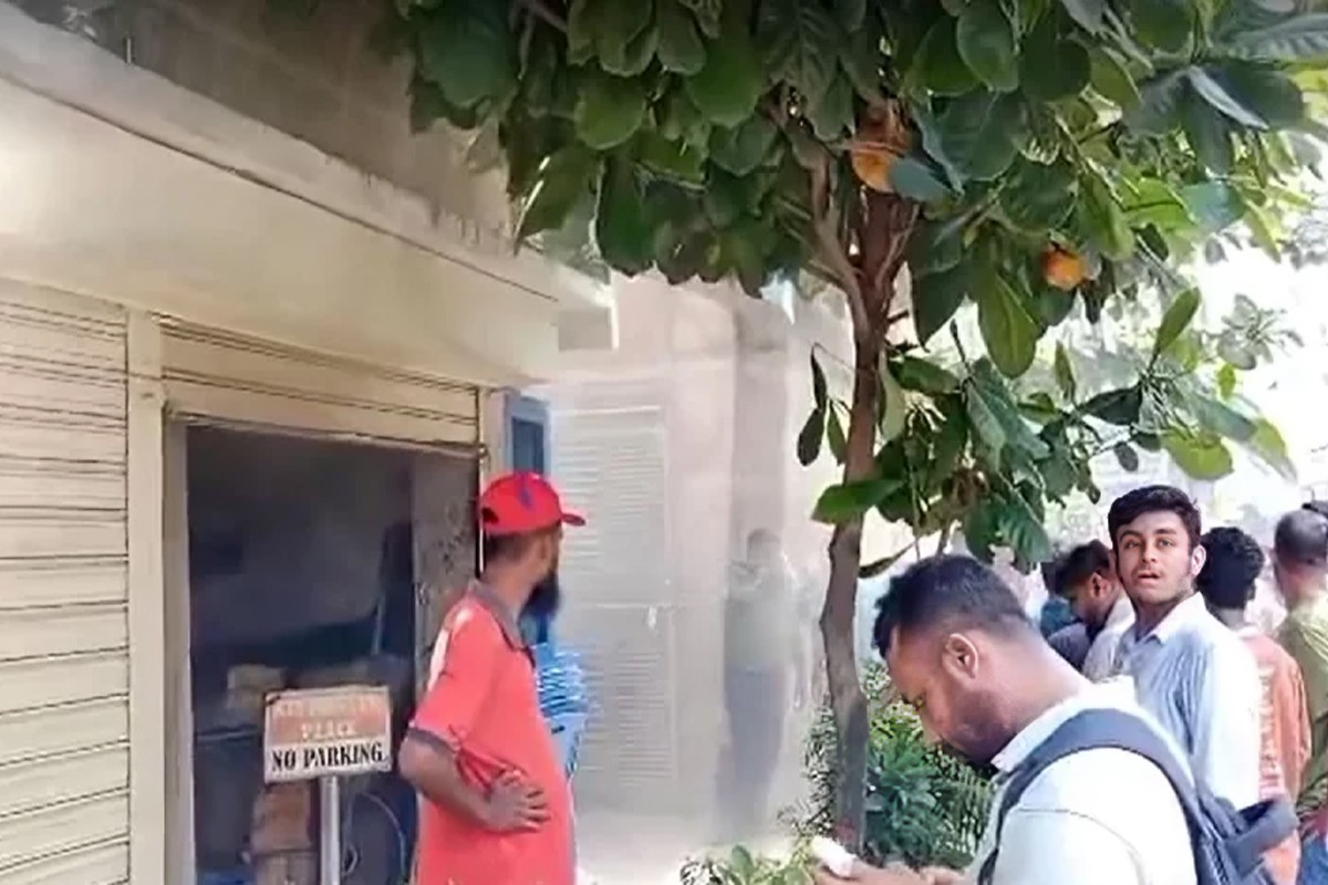 মিরপুরে কসমো স্কুলের জেনারেটর রুমে আগুন