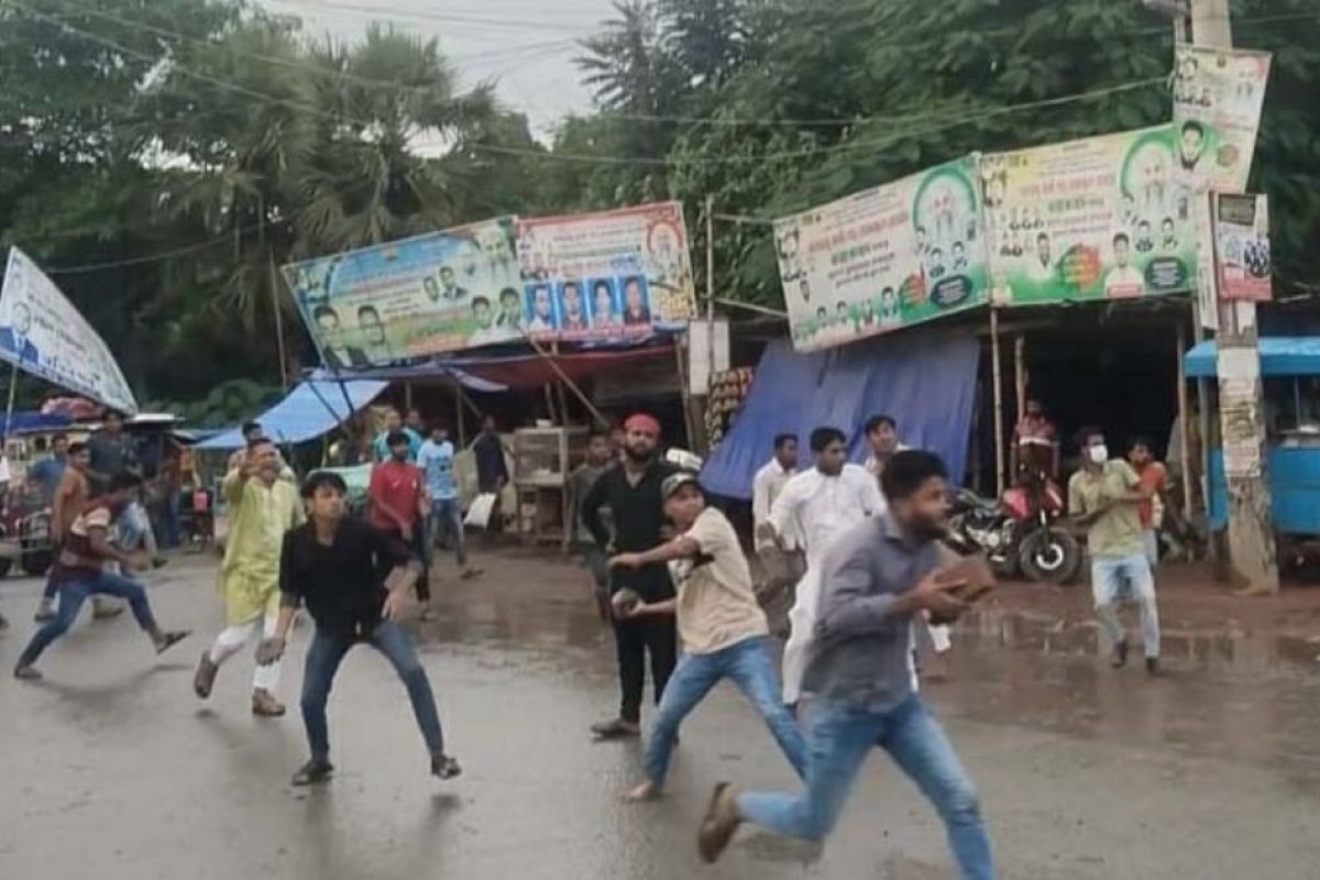 আসিফ মাহমুদের সমর্থনে এনসিপির বিক্ষোভ, ধাওয়া দিল কায়কোবাদ সমর্থকরা, আহত অর্ধশত