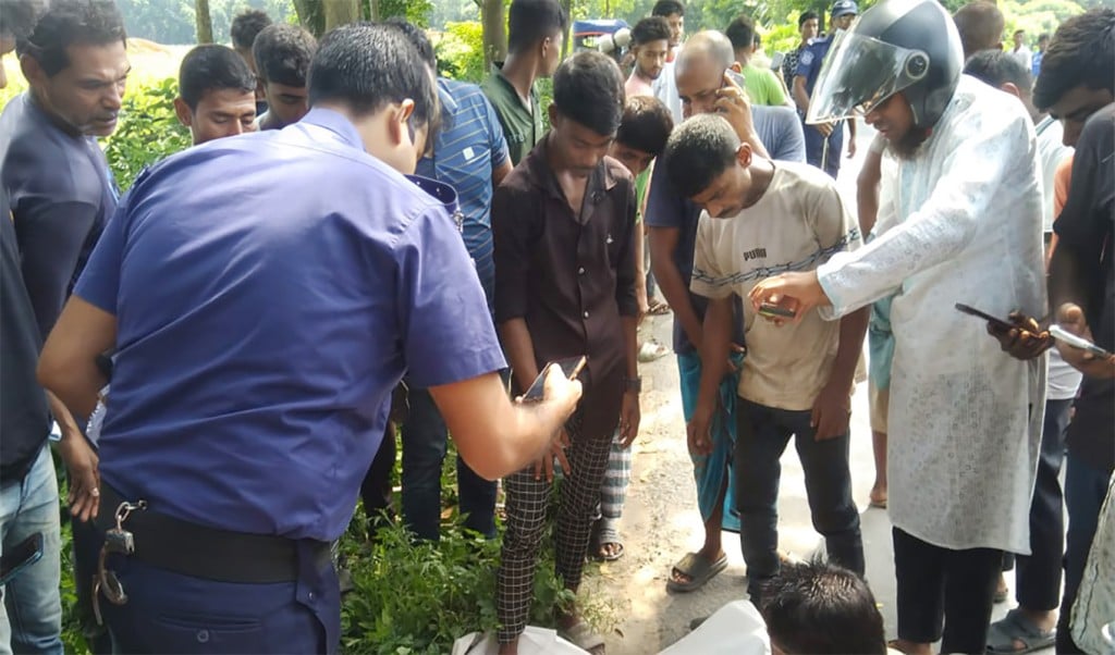 মৃতদেহ উদ্ধার 1753252967 কালীগঞ্জে ট্রেন ও সড়ক দুর্ঘটনায় দুইজনের মৃত্যু