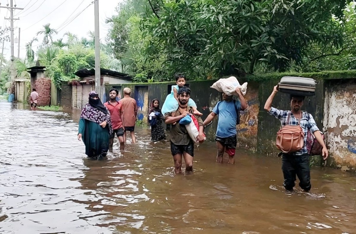মেঘনা নদীর পানি বাড়ায় দুর্ভোগে লক্ষাধিক মানুষ