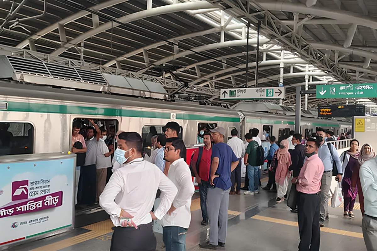 হঠাৎ মেট্রোরেল বন্ধ হওয়ায় দুর্ভোগ পোহালো যাত্রীরা