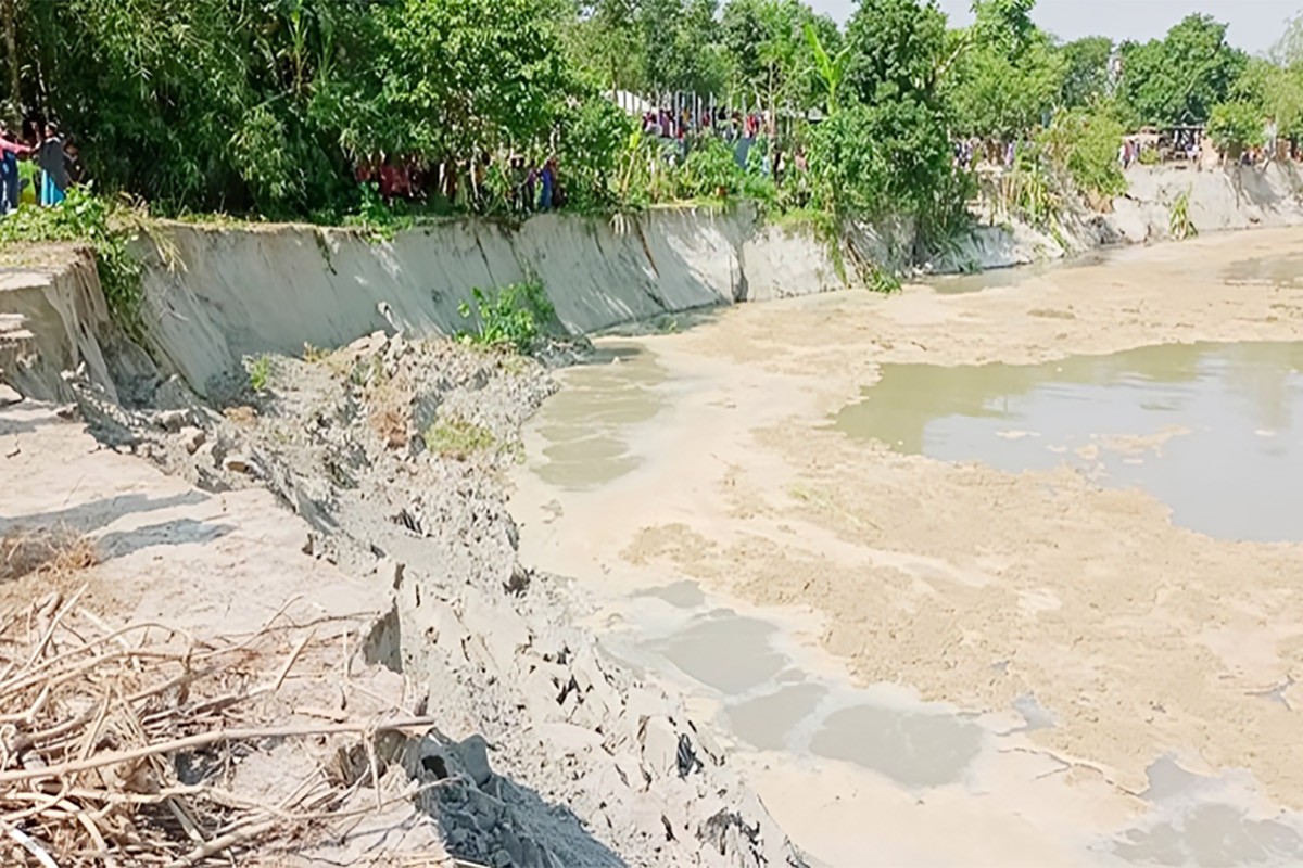 যমুনা নদীতে ভয়াবহ ভাঙন