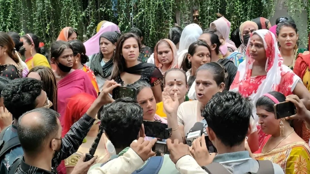 রক্ত দিতে বার্ন ইনস্টিটিউটে তৃতীয় লিঙ্গের শতাধিক মানুষ 1753177393 রক্ত দিতে বার্ন ইনস্টিটিউটে তৃতীয় লিঙ্গের শতাধিক মানুষ