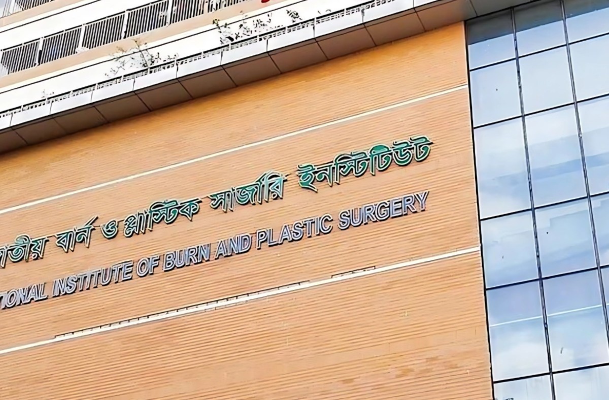 রাজধানীতে গ্যাস লিকেজ থেকে বিস্ফোরণে শিশুসহ দগ্ধ ৩