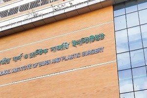 রাজধানীতে গ্যাস লিকেজ থেকে বিস্ফোরণে শিশুসহ দগ্ধ ৩