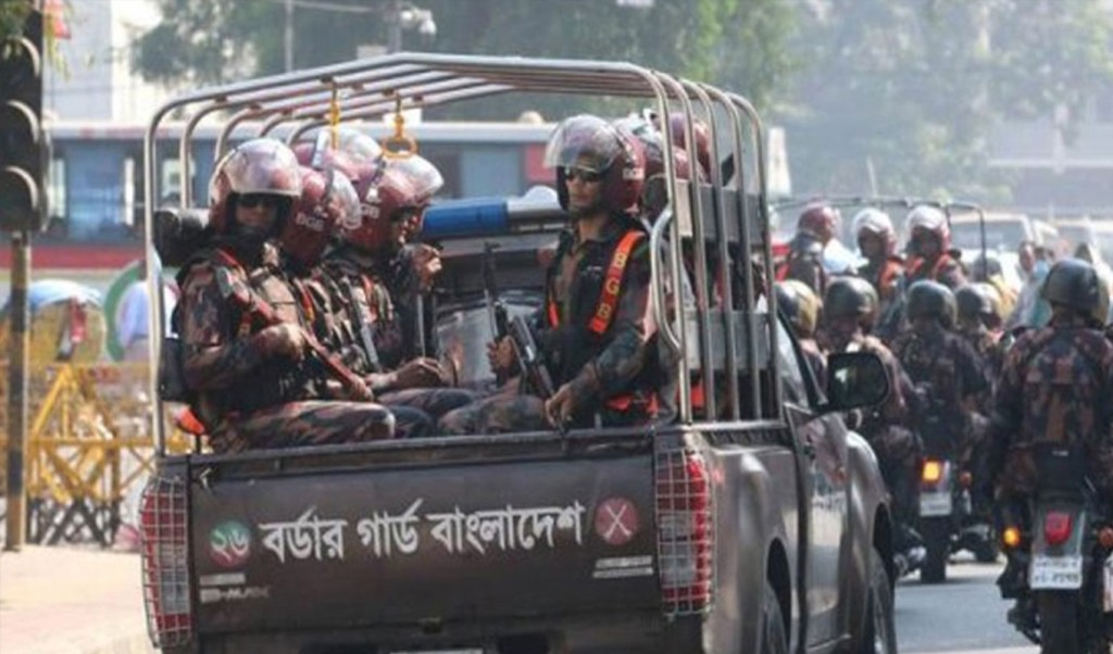 রণক্ষেত্র গোপালগঞ্জ, সেনাবাহিনী ও পুলিশের সঙ্গে যোগ দিয়েছে ৪ প্লাটুন বিজিবি 4 রণক্ষেত্র গোপালগঞ্জ সেনাবাহিনী ও পুলিশের সঙ্গে যোগ দিয়েছে ৪ প্লাটুন বিজিবি 1752663126 রণক্ষেত্র গোপালগঞ্জ, সেনাবাহিনী ও পুলিশের সঙ্গে যোগ দিয়েছে ৪ প্লাটুন বিজিবি