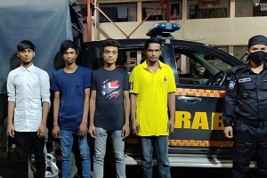 রাজধানীতে অস্ত্রসহ কিশোর গ্যাংয়ের ৪ সদস্য গ্রেপ্তার