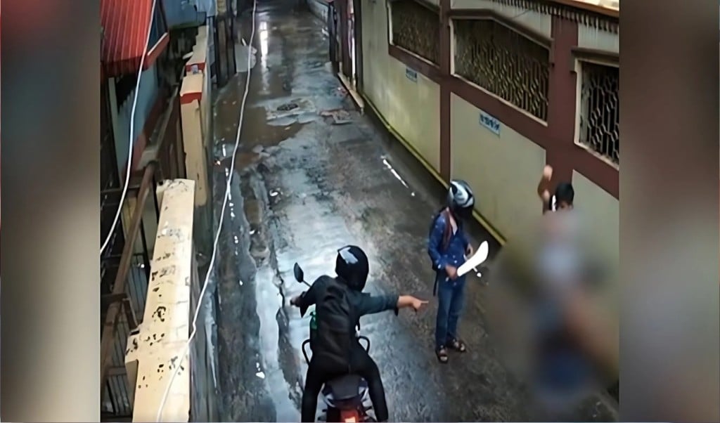রাজধানীতে চাপাতি ধরে ছিনতাইয়ের ঘটনায় গ্রেপ্তার ১ 1752547565 রাজধানীতে চাপাতি ধরে ছিনতাইয়ের ঘটনায় গ্রেপ্তার ১
