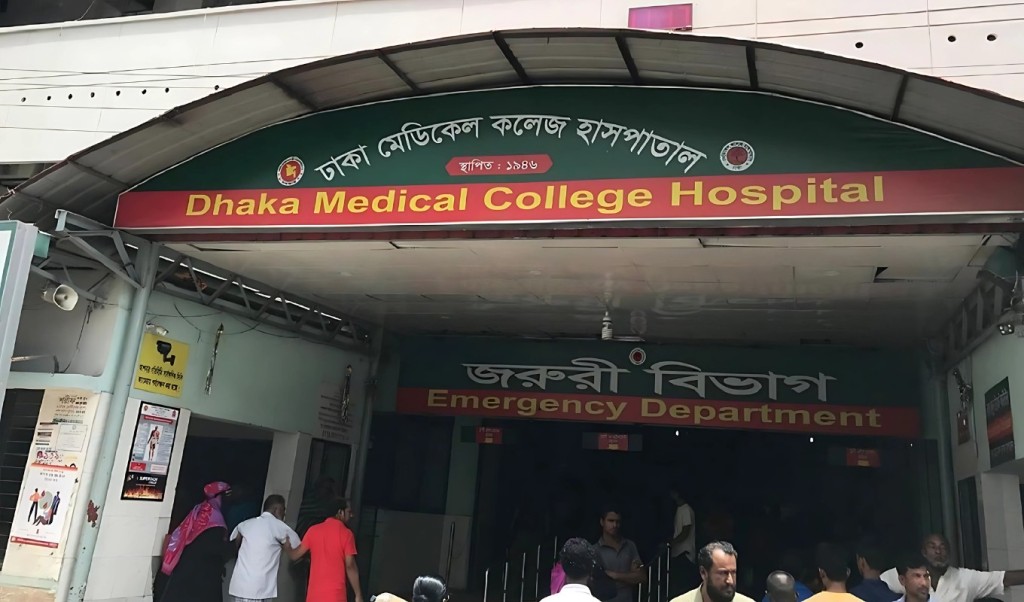 রাজধানীতে চালককে মারধর করে অটোরিকশা ছিনতাই 1751788766 রাজধানীতে চালককে মারধর করে অটোরিকশা ছিনতাই