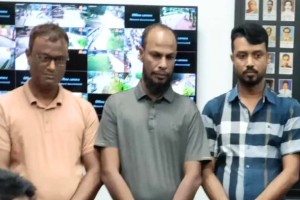 রাবির আওয়ামীপন্থি তিন কর্মকর্তাকে পুলিশে দিল জুলাই বিপ্লব চেতনা বাস্তবায়ন কমিটি