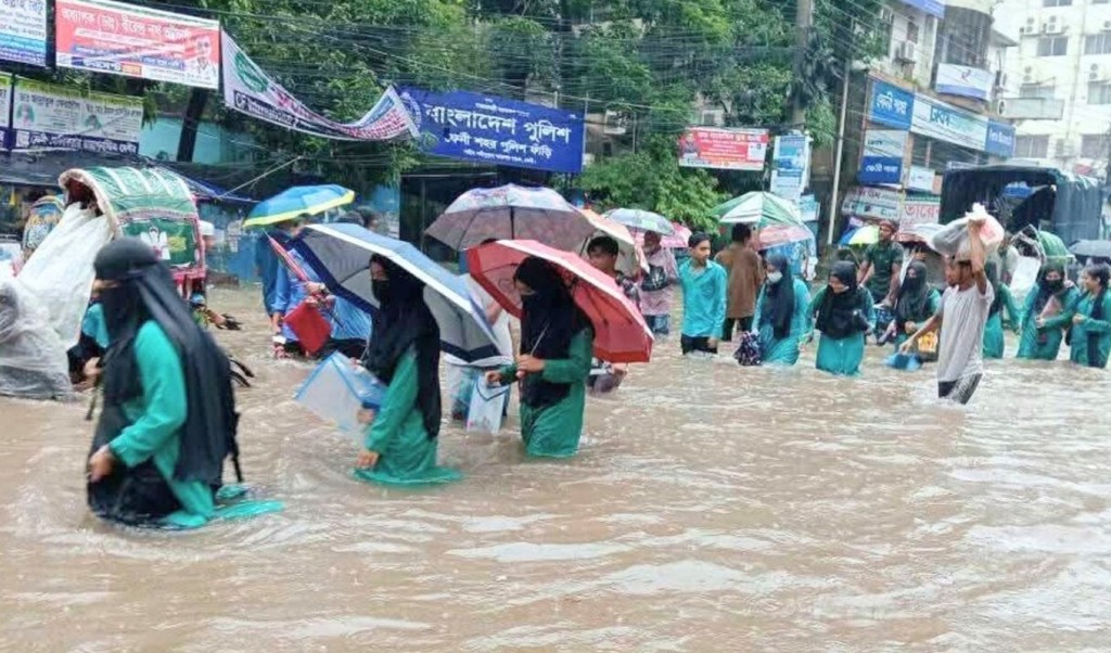 রেকর্ড ৩৪৭ মিলিমিটার বৃষ্টিতে ‘ডুবতে’ বসেছে ফেনী শহর 3 রেকর্ড ৩৪৭ মিলিমিটার বৃষ্টিতে ‘ডুবতে বসেছে ফেনী শহর 1751971974 রেকর্ড ৩৪৭ মিলিমিটার বৃষ্টিতে ‘ডুবতে’ বসেছে ফেনী শহর