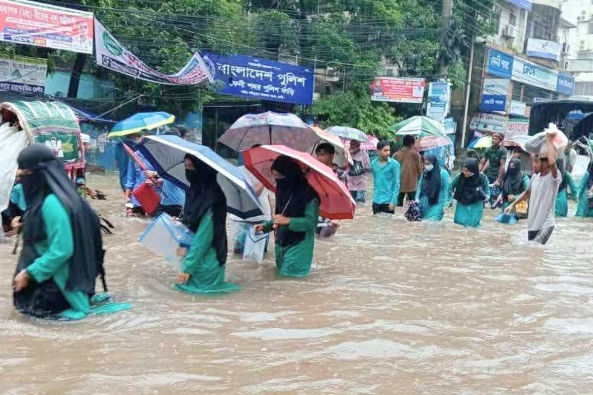 রেকর্ড ৩৪৭ মিলিমিটার বৃষ্টিতে ‘ডুবতে’ বসেছে ফেনী শহর