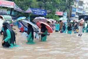 রেকর্ড ৩৪৭ মিলিমিটার বৃষ্টিতে ‘ডুবতে’ বসেছে ফেনী শহর