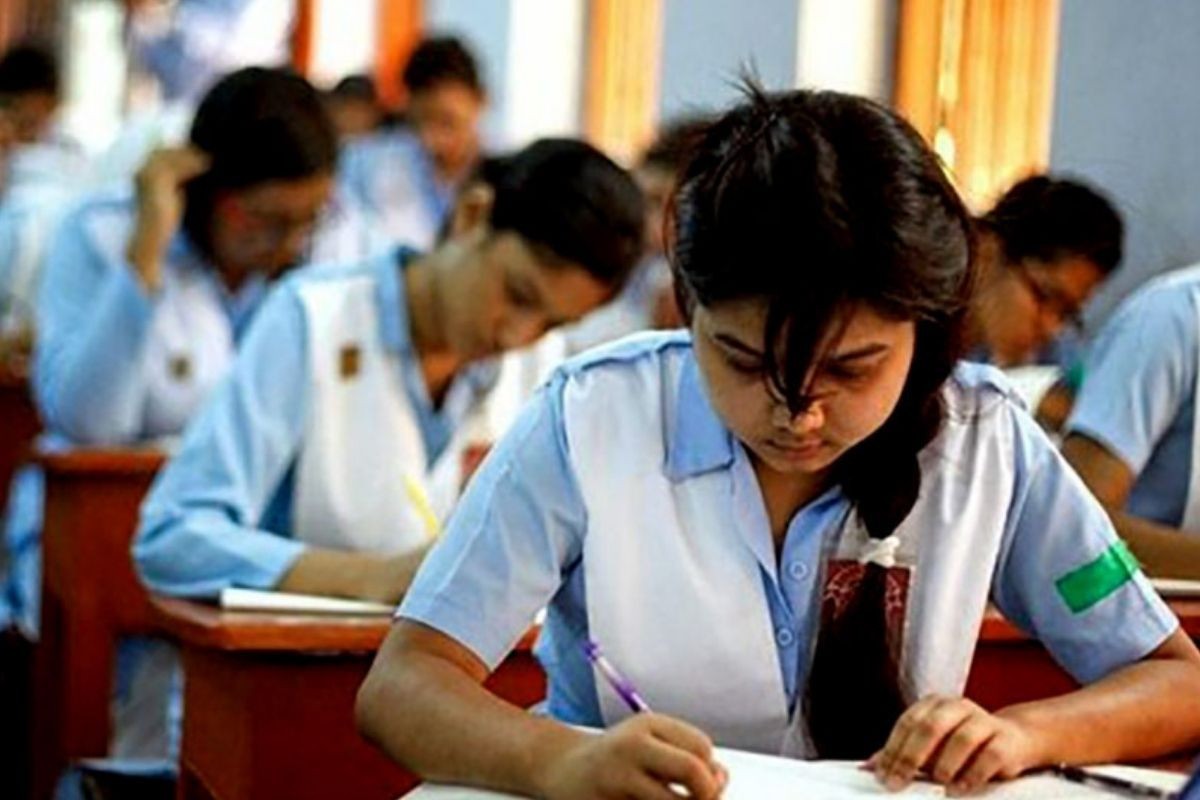 রবিবারের এইচএসসি পরীক্ষায় বহিষ্কার ৯ জন, অনুপস্থিত ১১ হাজার ৭৮১