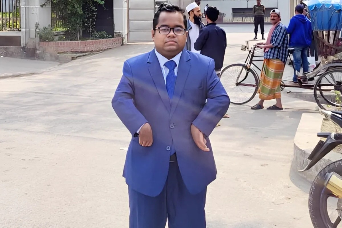 শারীরিক প্রতিবন্ধকতা দূরে ঠেলে কোটা ছাড়াই প্রশাসন ক্যাডার উল্লাস পাল