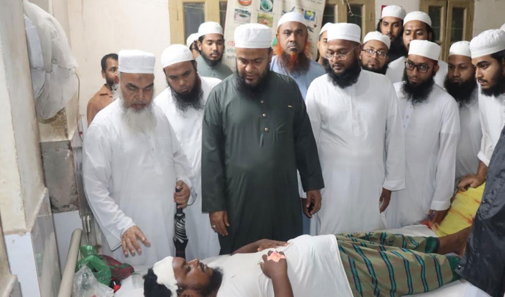 শিক্ষককে মাথা ফাটালো অভিবাবক 1752561562 যশোরে ছাত্রকে শাসন করায় শিক্ষকের মাথা ফাটালো অভিভাবক