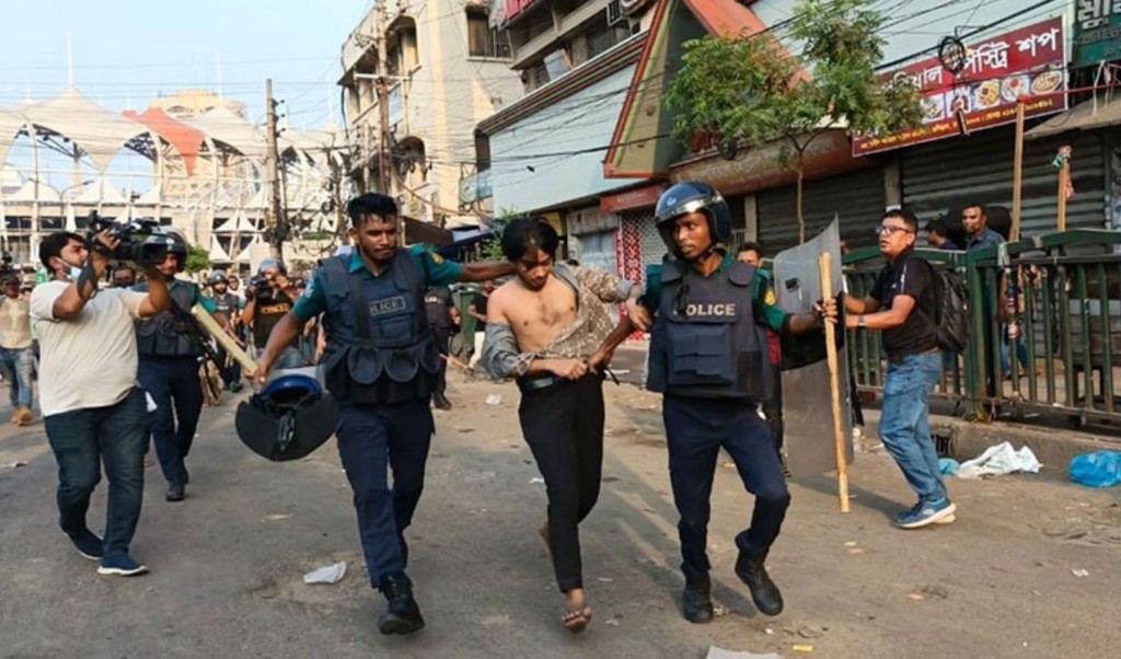 শিক্ষার্থী পেটানোর প্রতিবাদে ঐকমত্য কমিশনের সংলাপ থেকে ৩ দলের ‘ওয়াকআউট’ 3 শিক্ষার্থী পেটানোর প্রতিবাদে ঐকমত্য কমিশনের সংলাপ থেকে ৩ দলের ‘ওয়াকআউট 1753270595 শিক্ষার্থী পেটানোর প্রতিবাদে ঐকমত্য কমিশনের সংলাপ থেকে ৩ দলের ‘ওয়াকআউট’