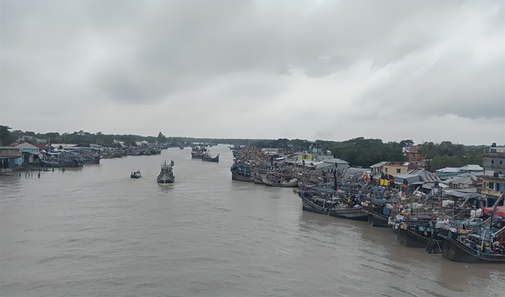 শূন্য হাতে জেলেরা ফিরছে 1753421406 শূন্য হাতেই উত্তাল সমুদ্র ত্যাগ করছে মৎস্য শিকারিরা