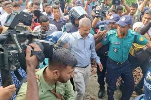 শেষ পর্যন্ত পেছনের ফটক দিয়ে মাইলস্টোন ছাড়লেন দুই উপদেষ্টা ও প্রেস সচিব