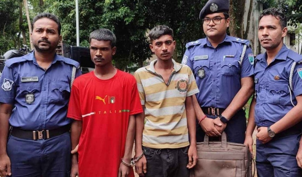 শ্রীমঙ্গলে কলেজছাত্র হৃদয় হত্যা মামলার রহস্য উদঘাটন, গ্রেপ্তার ২ 4 শ্রীমঙ্গলে কলেজছাত্র হৃদয় হত্যা মামলার রহস্য উদঘাটন গ্রেপ্তার ২ 1752502066 শ্রীমঙ্গলে কলেজছাত্র হৃদয় হত্যা মামলার রহস্য উদঘাটন, গ্রেপ্তার ২