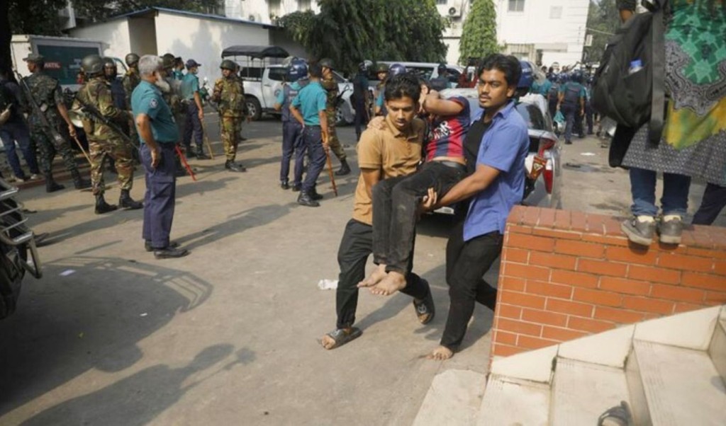 সচিবালয়ে আইনশৃঙ্খলা বাহিনীর সঙ্গে সংঘর্ষে আহত অন্তত ৪০ শিক্ষার্থী 3 সচিবালয়ে আইনশৃঙ্খলা বাহিনীর সঙ্গে সংঘর্ষে আহত অন্তত ৪০ শিক্ষার্থী 1753184201 সচিবালয়ে আইনশৃঙ্খলা বাহিনীর সঙ্গে সংঘর্ষে আহত অন্তত ৪০ শিক্ষার্থী