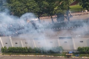 সচিবালয়ের সামনে শিক্ষার্থীদের সঙ্গে আইনশৃঙ্খলা বাহিনীর পাল্টাপাল্টি ধাওয়া, সাউন্ড গ্রেনেড নিক্ষেপ