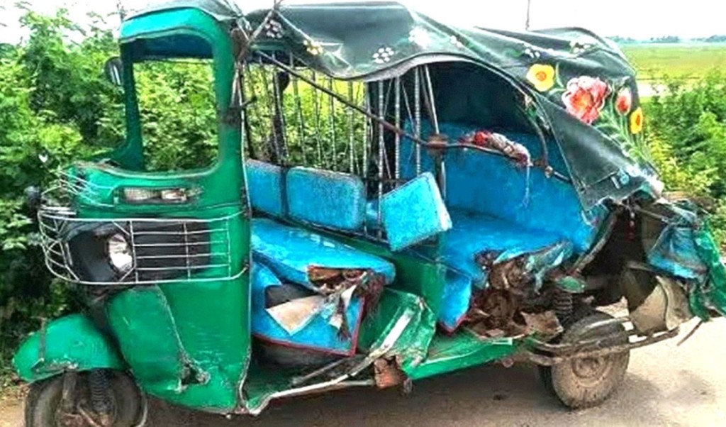 সড়ক দুর্ঘটনার লাইভ কাভার করতে গিয়ে বাবার মৃত্যুর সাক্ষী হলেন সাংবাদিক ছেলে 4 সড়ক দুর্ঘটনা