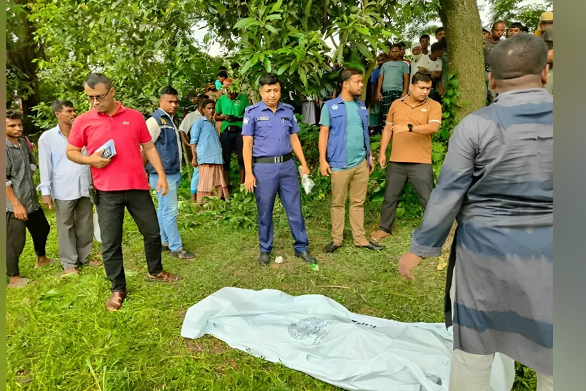 কুমিল্লায় সড়কের পাশে যুবকের গলাকাটা মরদেহ উদ্ধার