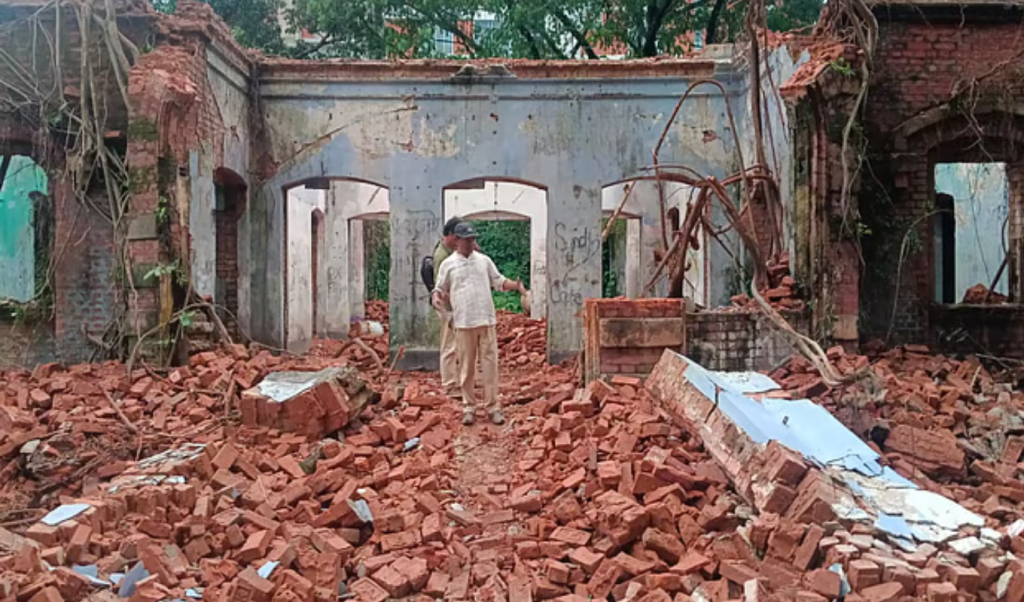 সত্যজিৎ রায়ের পূর্বপুরুষের স্মৃতিজড়িত শতবর্ষী বাড়িটি ভাঙছে শিশু একাডেমি 3 সত্যজিৎ রায়ের পূর্বপুরুষের স্মৃতিজড়িত শতবর্ষী বাড়িটি ভাঙছে শিশু একাডেমি 1752581036 সত্যজিৎ রায়ের পূর্বপুরুষের স্মৃতিজড়িত শতবর্ষী বাড়িটি ভাঙছে শিশু একাডেমি