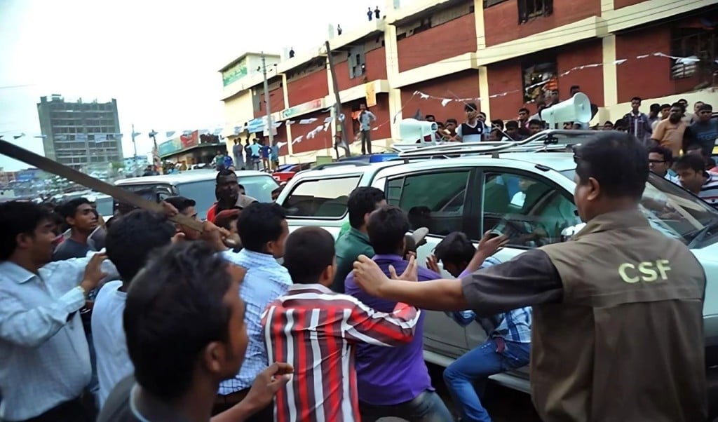 সমাবেশ শেষে গাড়িবহরে হামলা সার্কিট হাউজে অবরুদ্ধ এনসিপি নেতারা 1752659562 গোপালগঞ্জে সমাবেশ শেষে গাড়িবহরে হামলা, সার্কিট হাউজে অবরুদ্ধ এনসিপি নেতারা