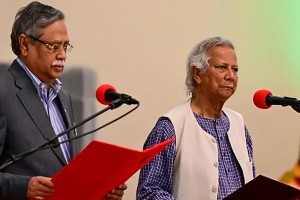 শুরুতেই হোঁচট, সরকার ঢুকে গেলো ‘গ্রামীণ বক্স’র মধ্যে