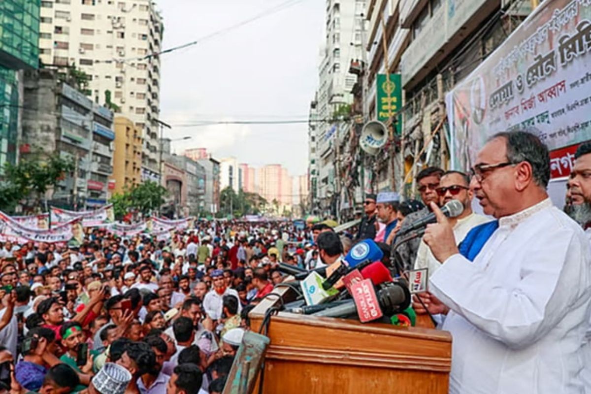 সরকারের কোলে একদল, কাঁধে আরেক দল: মির্জা আব্বাস