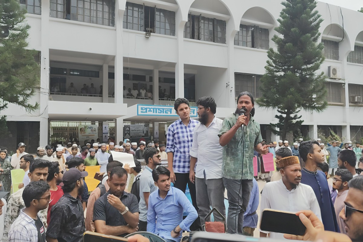 সাজিদের রহস্যজনক মৃত্যু, উত্তাল ইসলামী বিশ্ববিদ্যালয়
