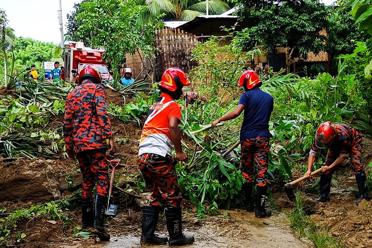 পাহাড়ের মাটি ধস: সাজেকে আটকা চার শতাধিক পর্যটক