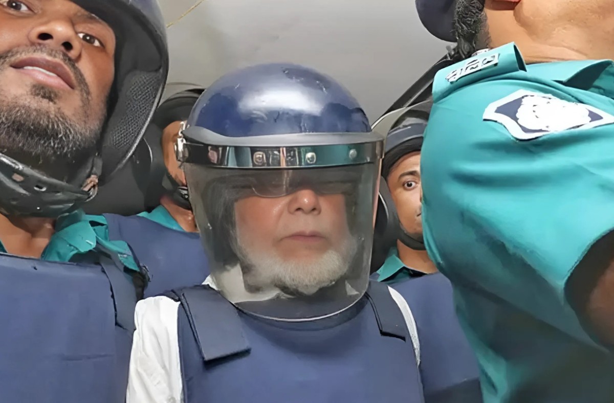 সাত দিনের রিমান্ডে সাবেক প্রধান বিচারপতি খায়রুল