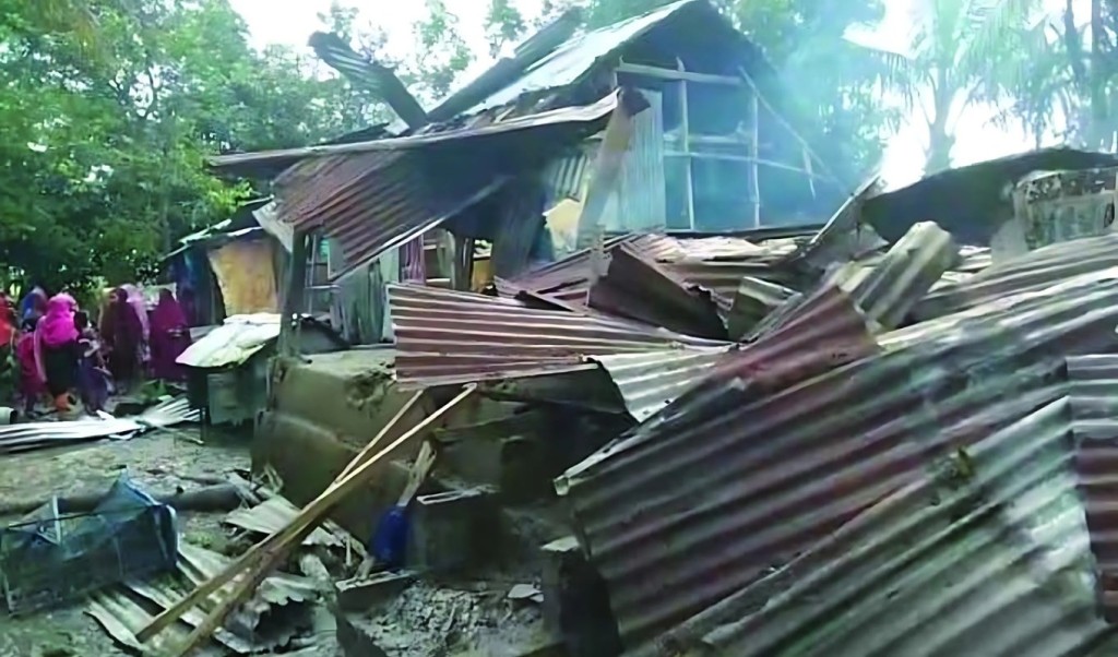 সেই পরীক্ষার্থী খুনের ঘটনায় ঘাতকদের চার বসতঘর পুড়িয়ে দিলো বিক্ষুব্ধরা 3 সেই পরীক্ষার্থী খুনের ঘটনায় ঘাতকদের চার বসতঘর পুড়িয়ে দিলো বিক্ষুব্ধরা 1751510038 সেই পরীক্ষার্থী খুনের ঘটনায় ঘাতকদের চার বসতঘর পুড়িয়ে দিলো বিক্ষুব্ধরা