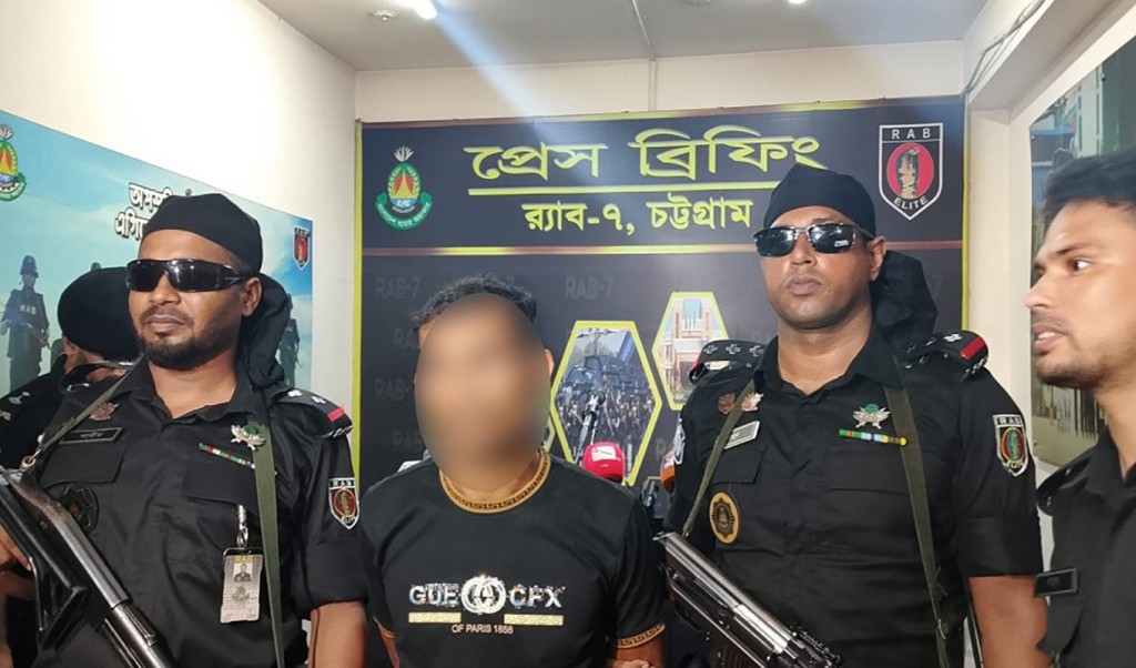 স্ত্রীকে হত্যার পর ১১ টুকরো করা ঘাতক স্বামী র্যাবের হাতে গ্রেপ্তার 4 স্ত্রীকে ১১ টুকরো 1752305184 স্ত্রীকে হত্যার পর ১১ টুকরো করা ঘাতক স্বামী র্যাবের হাতে গ্রেপ্তার