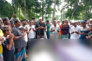 স্ত্রীর মৃত্যুর খবরে মারা গেলেন স্বামী, পাশাপাশি কবরে দাফন