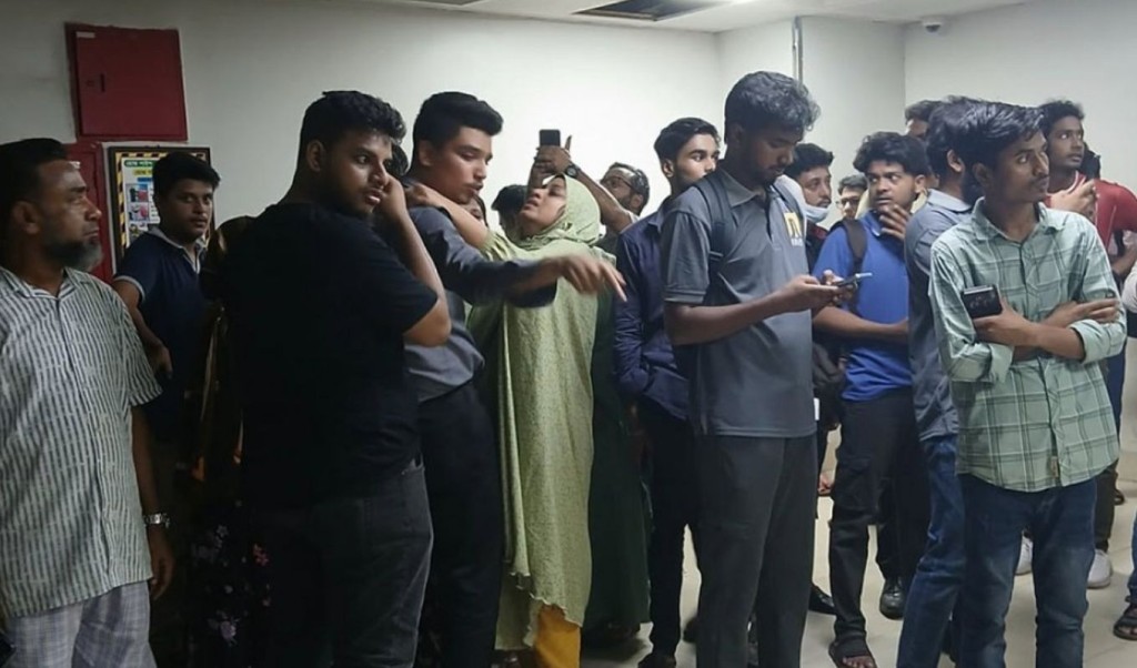 স্বজন-সহপাঠীদের আহাজারিতে ভারী বার্ন ইনস্টিটিউট 3 স্বজন সহপাঠীদের আহাজারিতে ভারী বার্ন ইনস্টিটিউট 1753095741 স্বজন-সহপাঠীদের আহাজারিতে ভারী বার্ন ইনস্টিটিউট