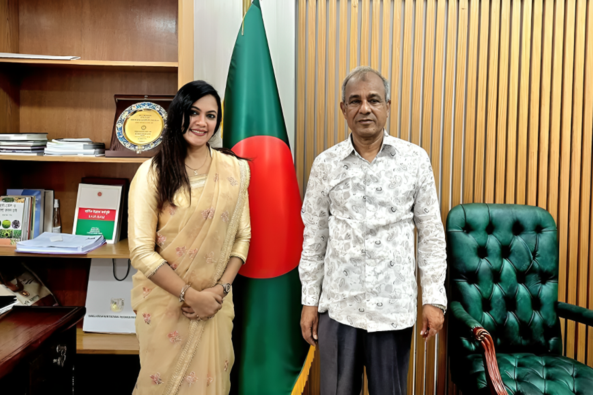 শাকিব খানের নতুন সিনেমা: শুটিং শুরুর আগে স্বরাষ্ট্র উপদেষ্টার সান্নিধ্যে প্রযোজক
