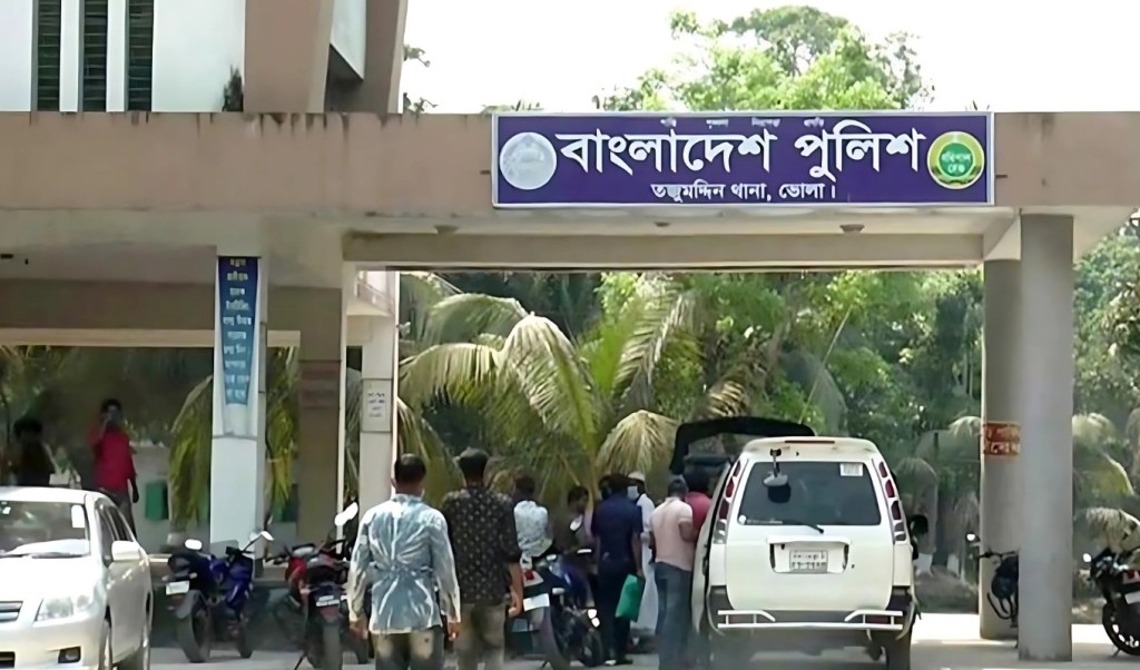 স্বামীকে বেঁধে স্ত্রীকে ধর্ষণের অভিযোগে শ্রমিক ছাত্রদল নেতাদের বিরুদ্ধে মামলা 1751351862 স্বামীকে বেঁধে স্ত্রীকে সংঘবদ্ধ ধর্ষণের অভিযোগে শ্রমিক-যুবদল ও ছাত্রদল নেতাদের বিরুদ্ধে মামলা