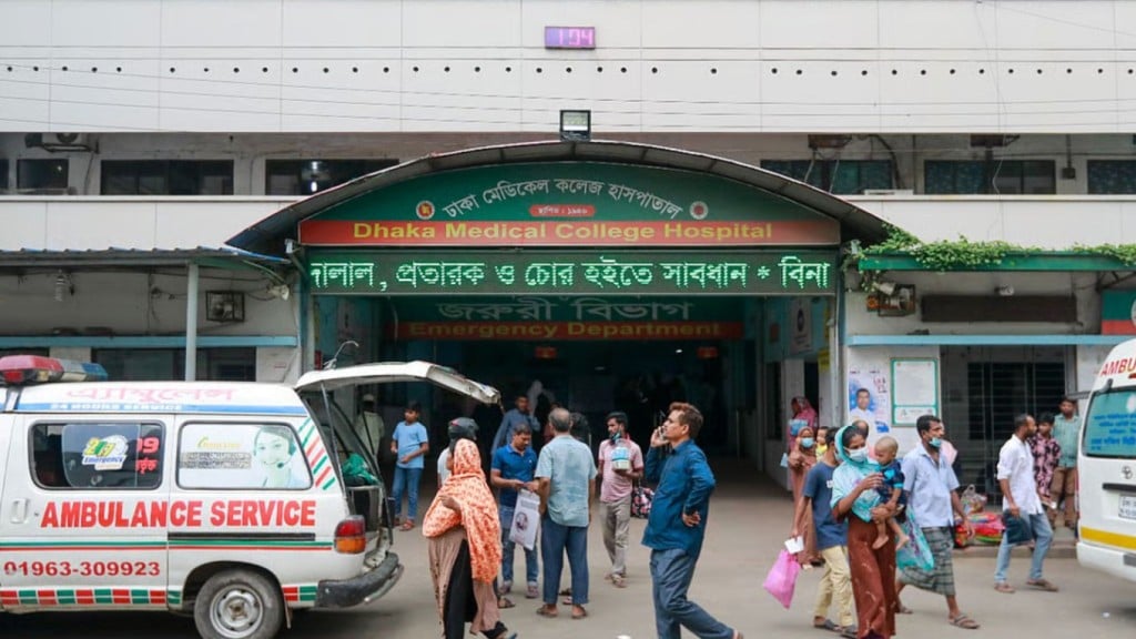 হাইকোর্ট এলাকায় ট্রাকচাপায় প্রান গেলো মোটরসাইকেল চালকের 1753253317 হাইকোর্ট এলাকায় ট্রাকচাপায় প্রাণ গেলো মোটরসাইকেল চালকের
