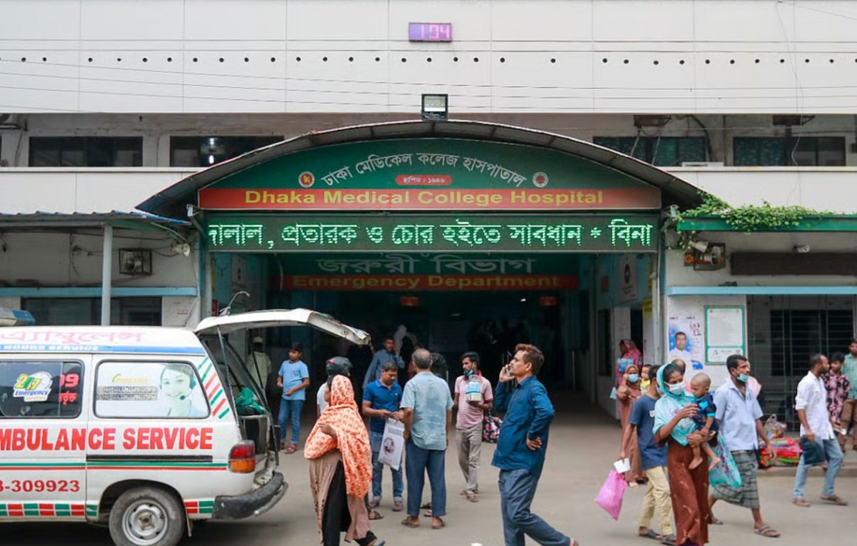 হাইকোর্ট এলাকায় ট্রাকচাপায় প্রাণ গেলো মোটরসাইকেল চালকের
