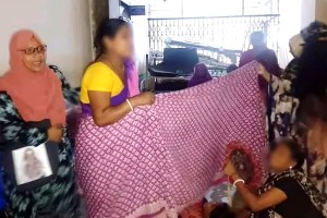 চিকিৎসক-নার্সের অবহেলায় হাসপাতালের চেয়ারে বসেই দুই নারীর সন্তান প্রসব