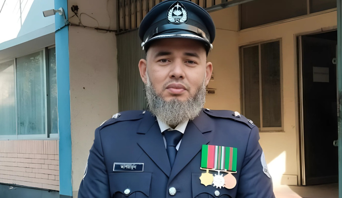 হিন্দু পাড়ায় হামলার তথ্য চাওয়ায় দুই সাংবাদিককে গ্রেপ্তারের হুমকি ওসির