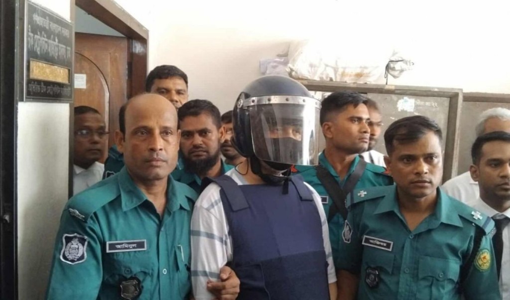 ১০ দিনের রিমান্ড শেষে বিএসবি গ্লোবাল নেটওয়ার্কের মালিক কারাগারে 3 ১০ দিনের রিমান্ড শেষে বিএসবি গ্লোবাল নেটওয়ার্কের মালিক কারাগারে 1753880819 ১০ দিনের রিমান্ড শেষে বিএসবি গ্লোবাল নেটওয়ার্কের মালিক কারাগারে