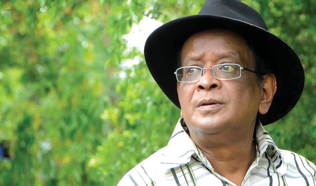 বরেণ্য কথাশিল্পী হুমায়ূন আহমেদের ১৩তম মৃত্যুবার্ষিকী আজ 4 ১৩তম মৃত্যুবার্ষিকী আজ 1752897762 বরেণ্য কথাশিল্পী হুমায়ূন আহমেদের ১৩তম মৃত্যুবার্ষিকী আজ